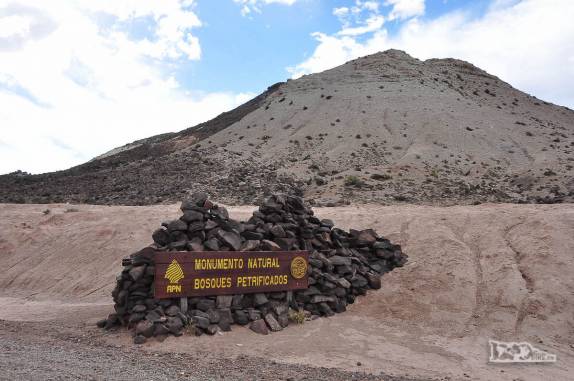 Chegando ao Monumento Natural Bosques Petrificados, região de Caleta Olivia, no sul da Argentina